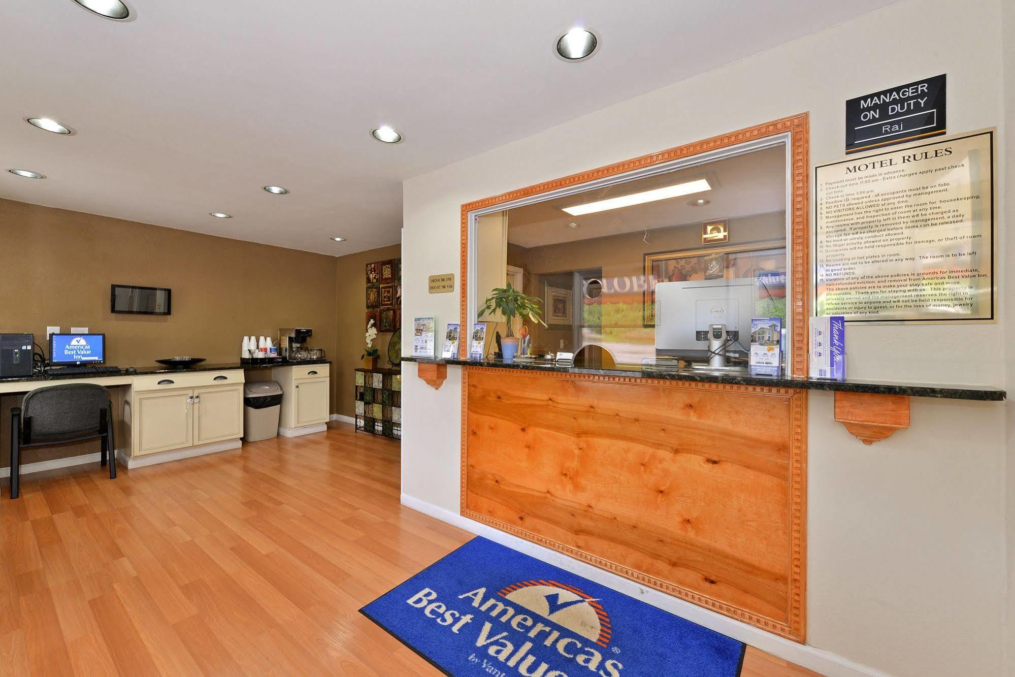 Americas Best Value Inn Near Downtown Nashville Buitenkant foto